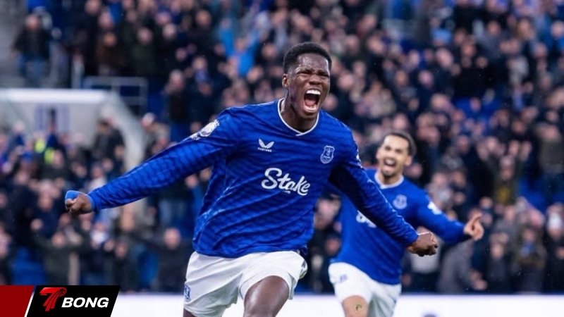 Thierno Barry  tỏa sáng với cú đúp